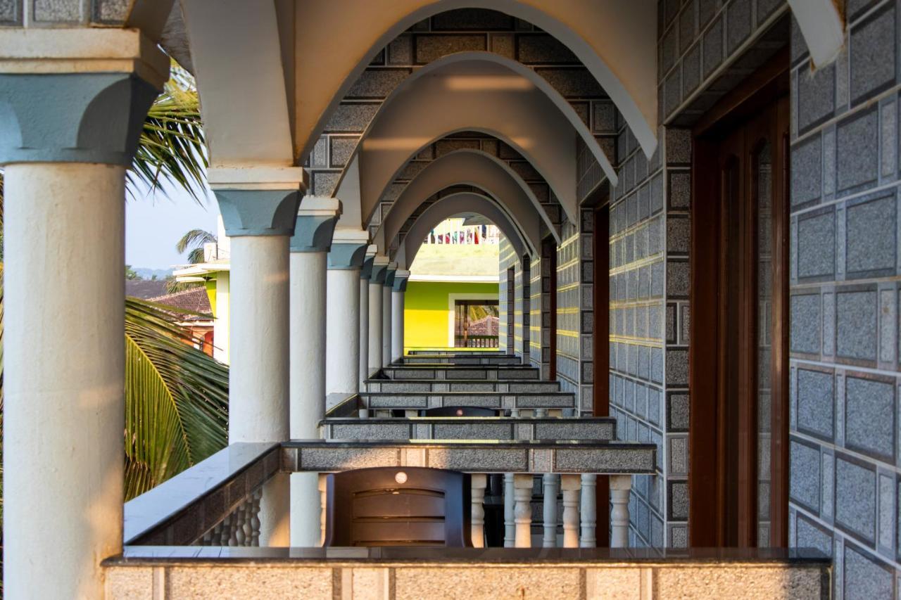 Larios Beach Holidays Resort バガ エクステリア 写真